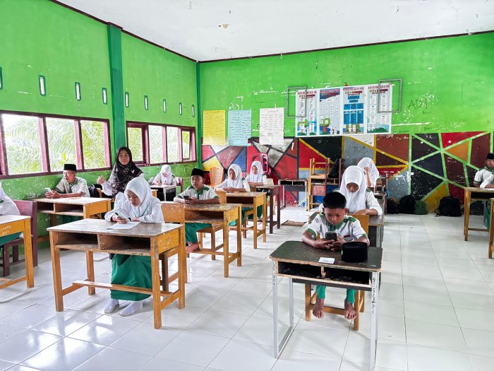 Hari Kedua Ujian Akhir Madrasah di MTsN 6 Sarolangun Berjalan Lancar