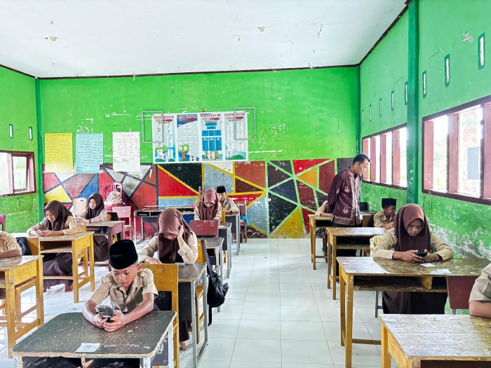 Ujian Akhir Madrasah 2025 Sukses Diikuti 52 Siswa