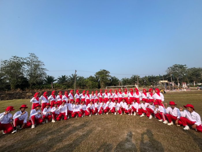 Dua Regu MTsN 6 Sarolangun Tampil Memukau di HUT RI ke-81 Dua Regu MTsN 6 Sarolangun Tampil Memukau di HUT RI ke-81
