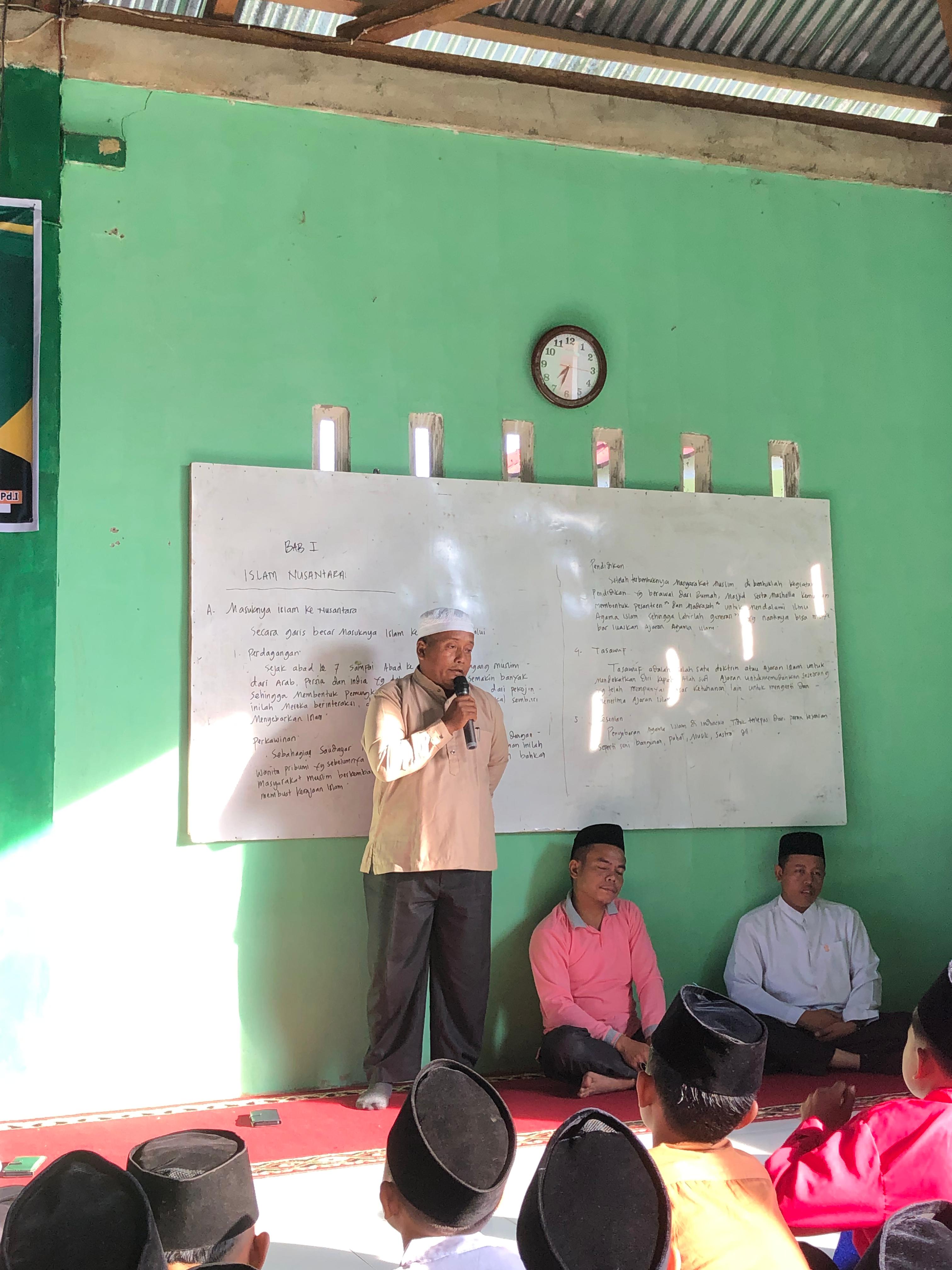 YASINAN PERDANA PADA TAHUN PELAJARAN 2025/2026  DALAM AGENDA RUTINITAS BAGI SISWA MTsN 6 SAROLANGUN.