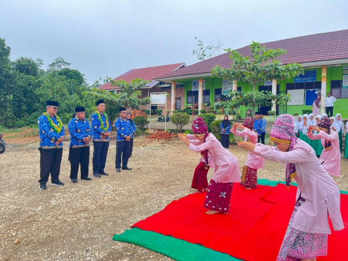 PKKM MTsN 6 Sarolangun Dibuka dengan Nuansa Budaya Lokal