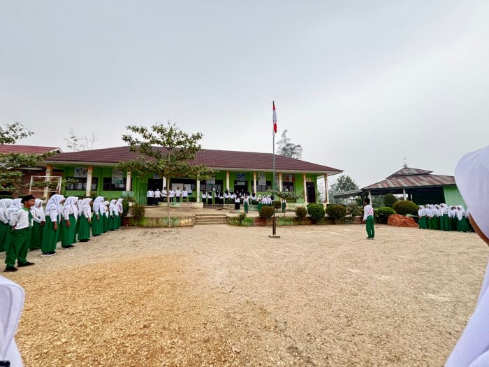 Siswa MTsN 6 Sarolangun Kembali Belajar Tatap Muka Pasca Kabut Asap Siswa MTsN 6 Sarolangun Kembali Belajar Tatap Muka Pasca Kabut Asap