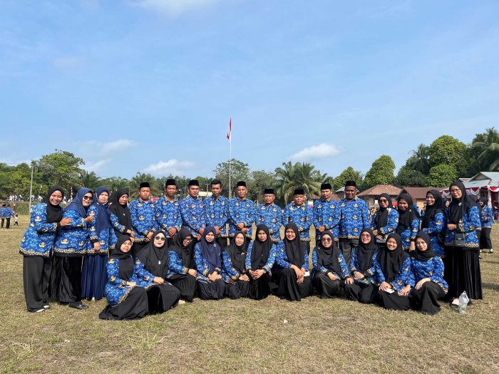 Guru dan Siswa MTsN 6 Sarolangun Meriahkan Upacara HUT RI di Pauh Guru dan Siswa MTsN 6 Sarolangun Meriahkan Upacara HUT RI di Pauh