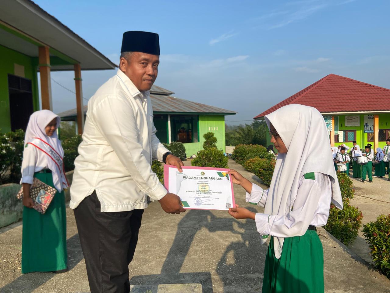 PENYERAHAN PIAGAM PENGHARGAAN KSM TINGKAT PROVINSI