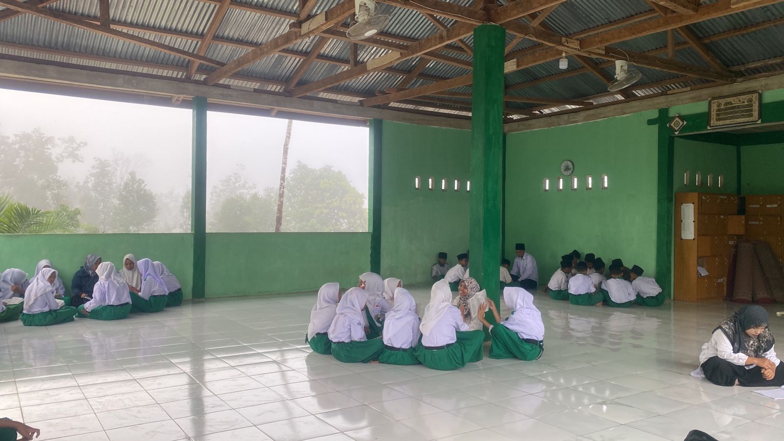 KEGIATAN PEMBINAAN SISWA Dalam Metode Iqra' untuk Meningkatkan Kemampuan siswa dalam membaca Al-Qur'an