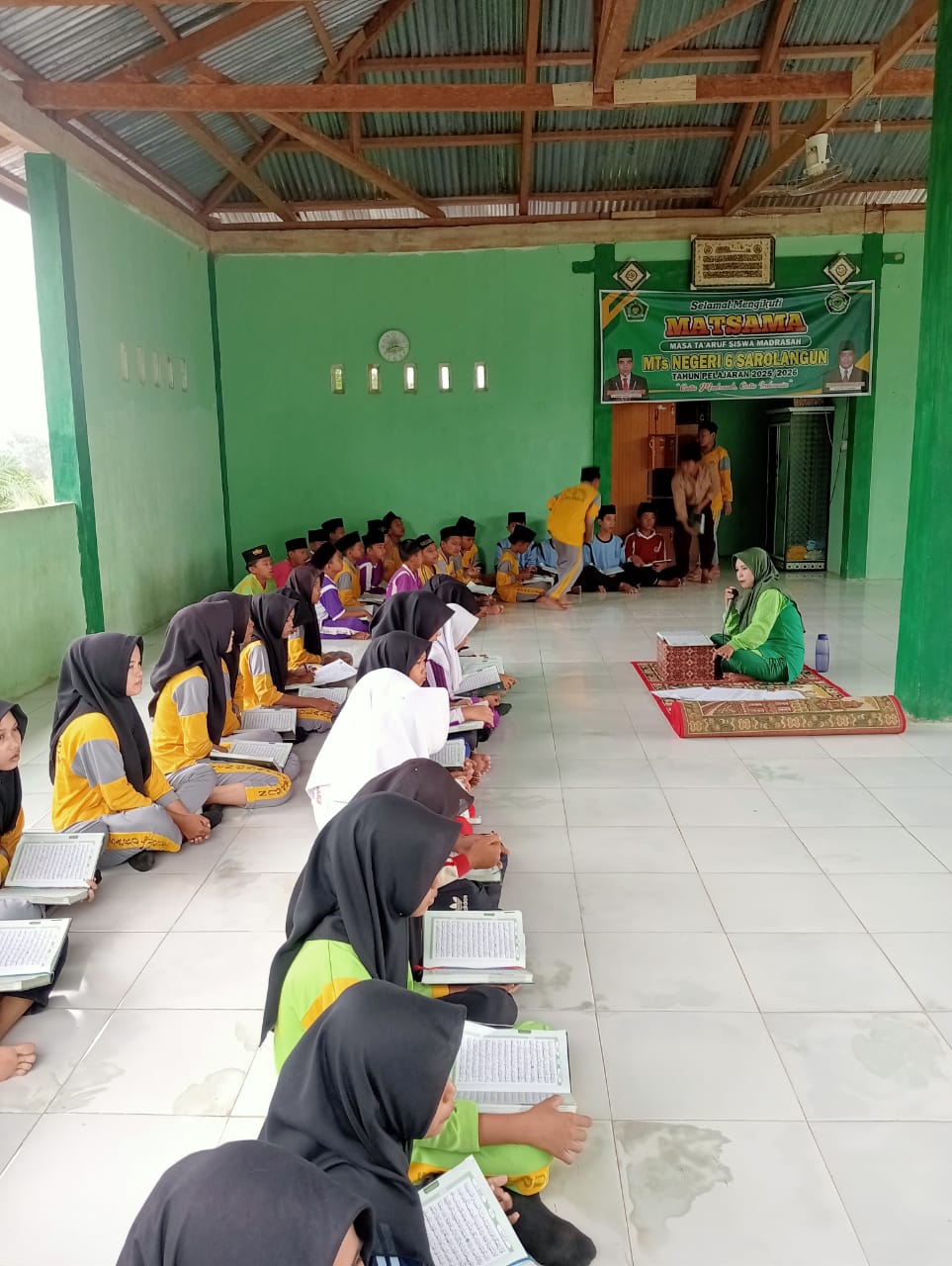 Siswa MTs N 6 Sarolangun Melaksanakan Ekstrakurikuler Peraktek Wudhu dan Mengaji di Awal Bulan Agustus