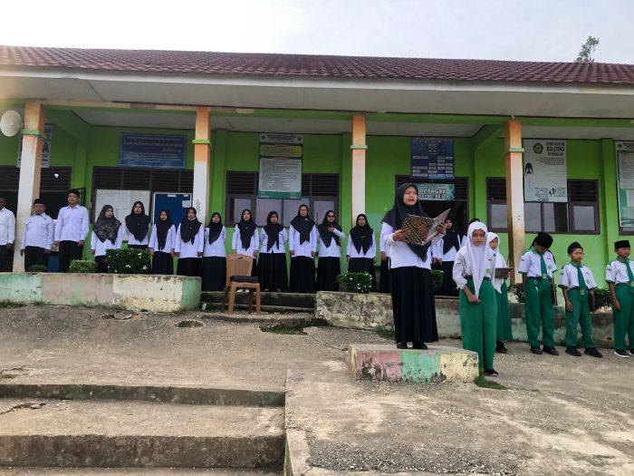 Upacara Bendera di MTsN 6 Sarolangun Berlangsung Meriah