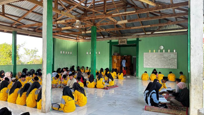 Siswa MTsN 6 Sarolangun Rutin Baca Al-Quran Setiap Sabtu