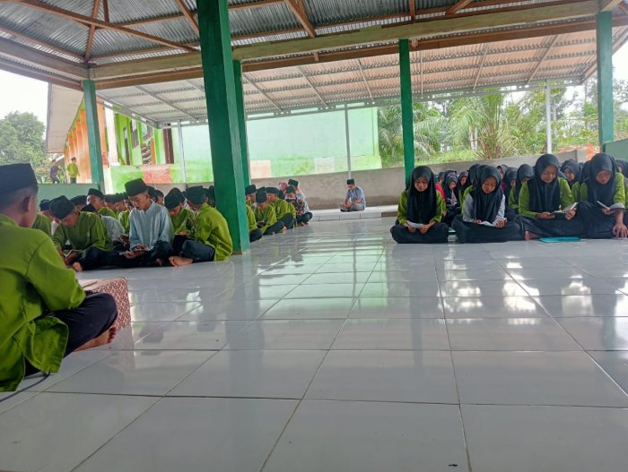 MTsN 6 Sarolangun Gelar Yasinan Rutin Setiap Jumat